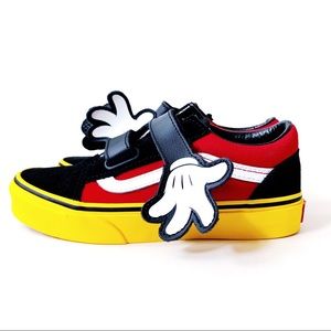 vans mickey mouse hugs